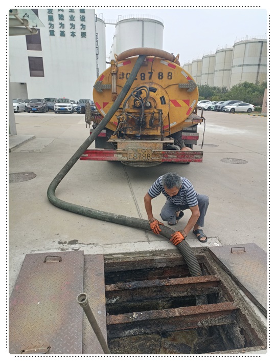 莺歌海镇隔油池清掏