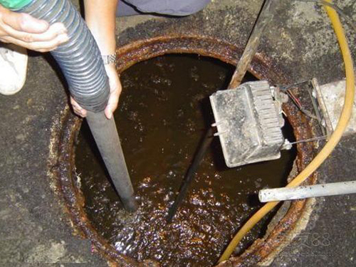 莺歌海镇隔油池清理