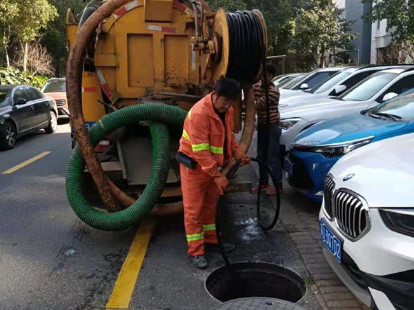 莺歌海镇排污管道清淤