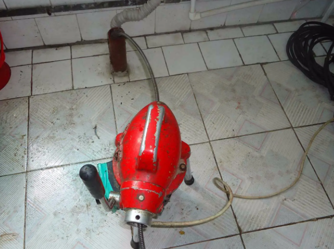 莺歌海镇下水道疏通